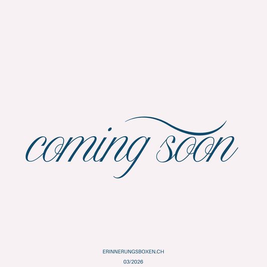 Coming Soon Bild für neue personalisierte Erinnerungsbox aus Holz